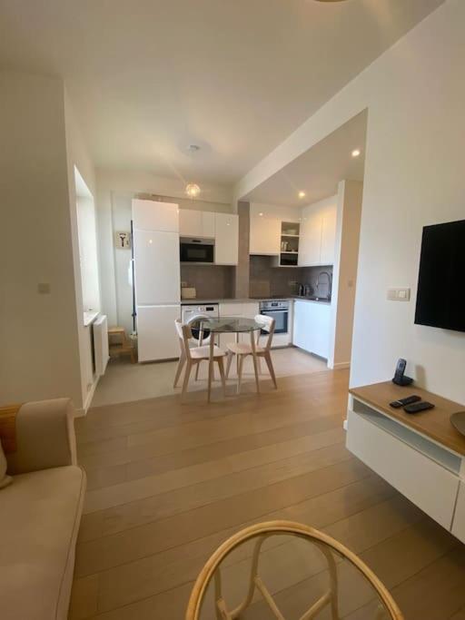 1 Chambre Avec Parking Au Coeur De Bruxelles 2D ภายนอก รูปภาพ